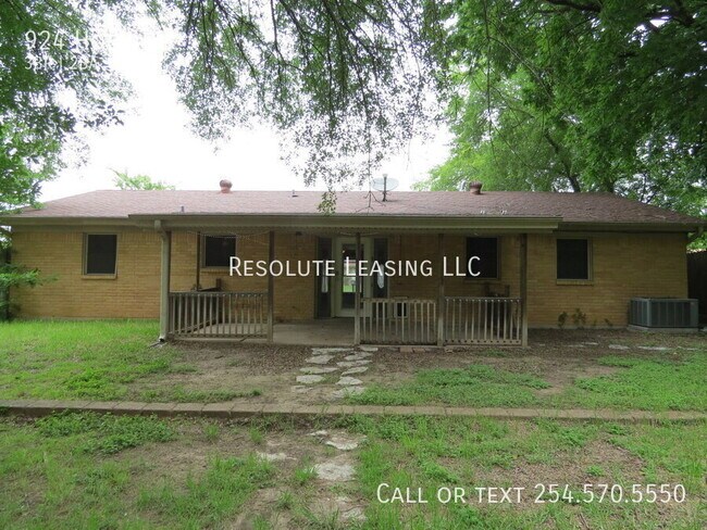 Building Photo - 924 Holly St