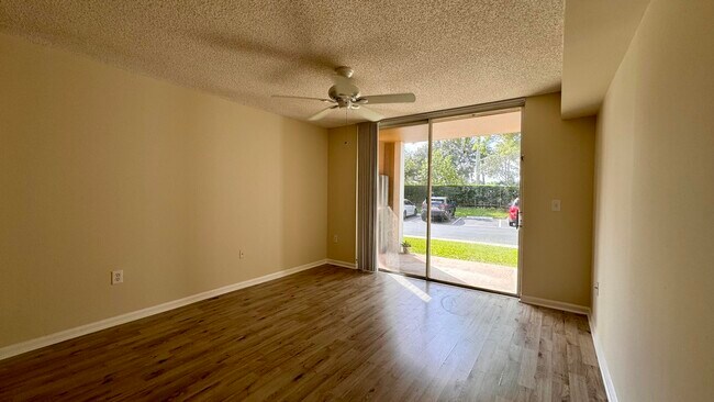 Building Photo - 7808 Sonoma Springs Cir