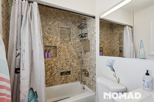 Building Photo - Inviting 4BR Urban Oasis in Central SF – V...