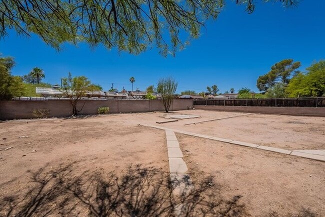 Building Photo - Desert Light & Outdoor Living – Tucson 2 B...