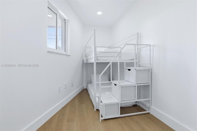 Building Photo - 1510 S Treasure Dr