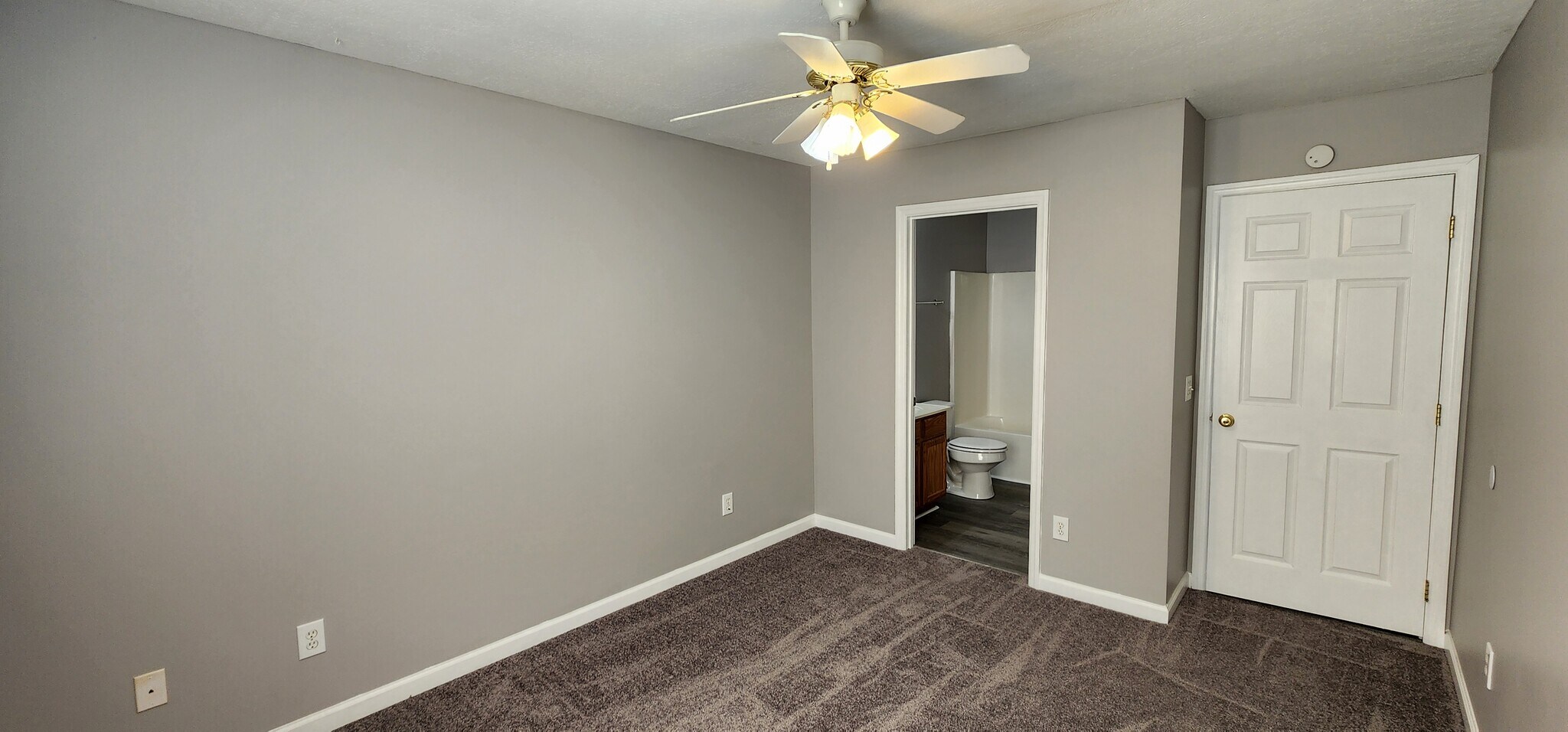 Building Photo - 821 Plantation Dr