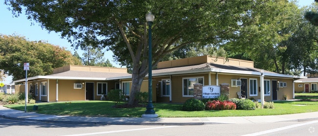 Building Photo - Tracy Gardens