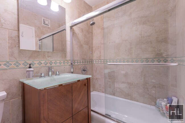 Building Photo - SUBLET AVAILABLE - 85 8 AVENUE, #2D