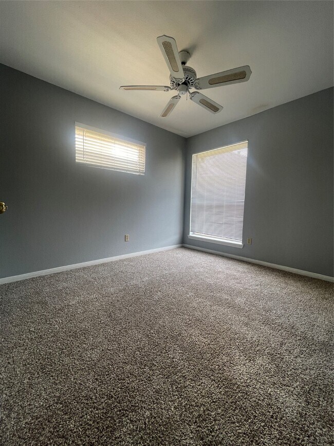 Building Photo - 5515 Strack Rd