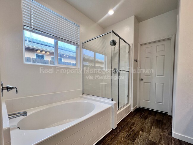 Building Photo - 6692 E Cambridge Ave