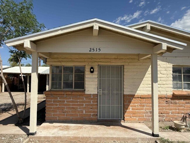 Building Photo - 2515 E Linden St