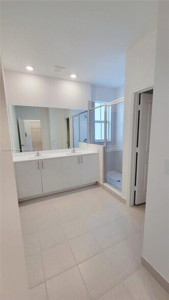 Building Photo - 12010 NW 47th Mnr