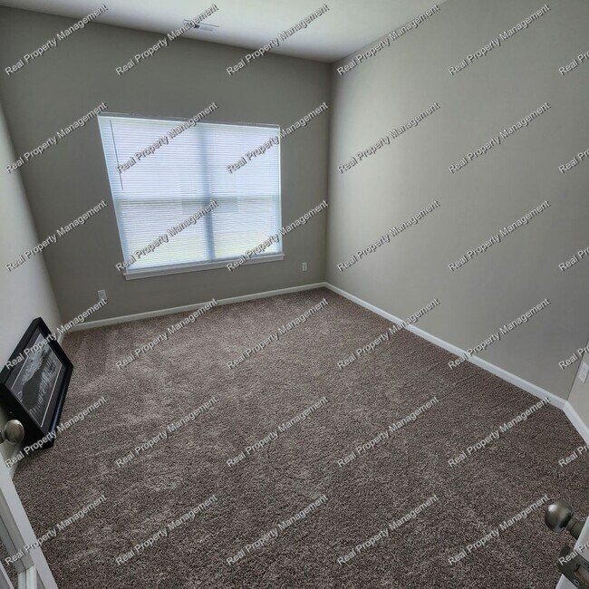 Building Photo - New Maintenance Free 2 Bedroom Home