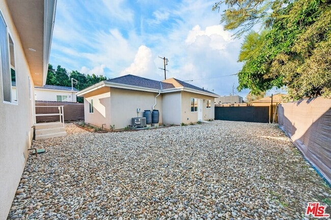 Building Photo - 17623 Burbank Blvd