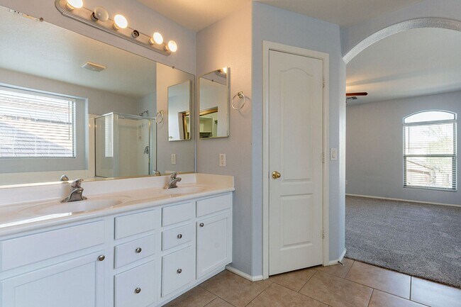 Building Photo - Move In Ready! Four Bedrooms - Close to TSMC