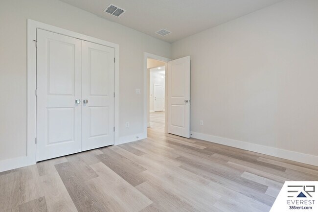 Building Photo - 51 Woodside Dr
