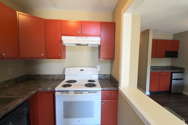 Building Photo - 1319 Bradley Dr