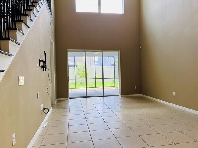 Building Photo - 537 Red Rose Ln