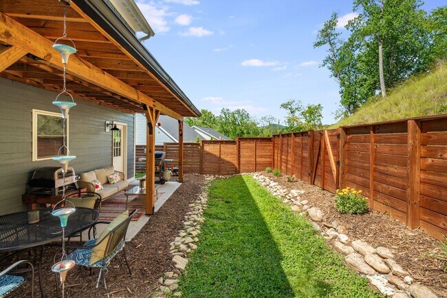Building Photo - North Asheville 3-Bedroom Home with Fenced-In Yard Near Upcoming Taylor's Wave