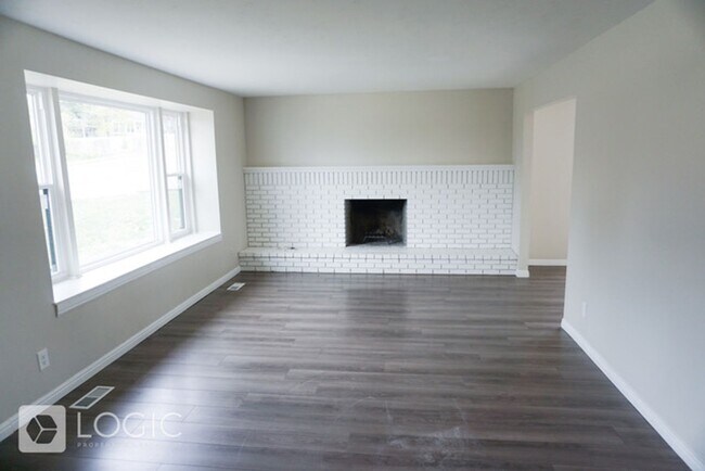 Building Photo - 1208 E Cedar View Dr