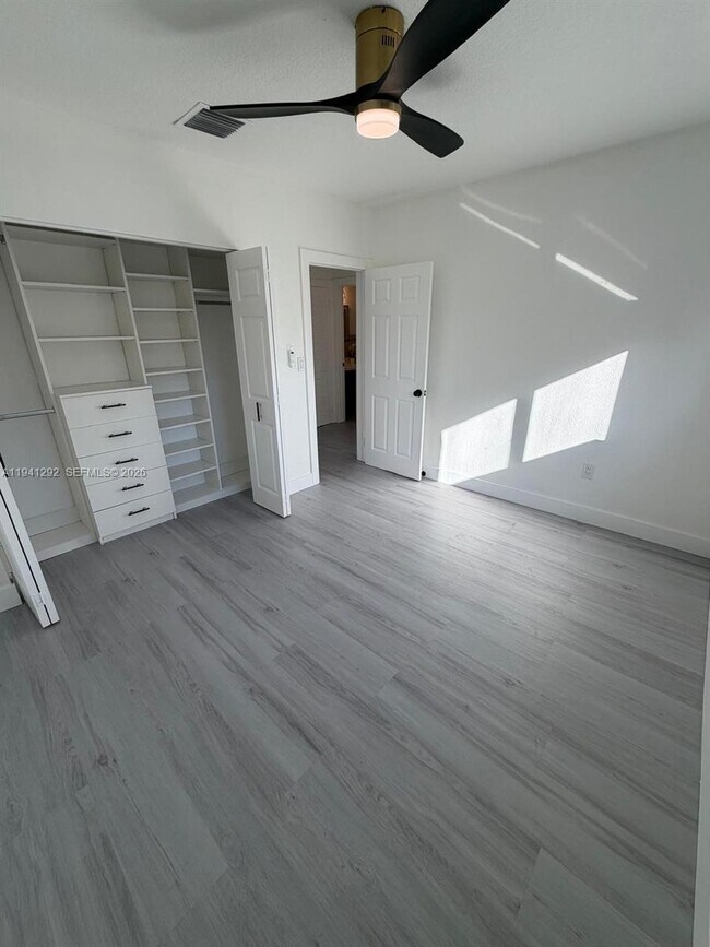 Building Photo - 3030 SW 96th Ave