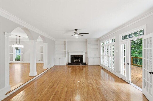 Building Photo - 4563 Fountain Dr NE