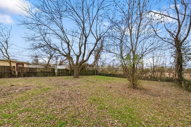 Building Photo - 133 St Thomas Ln