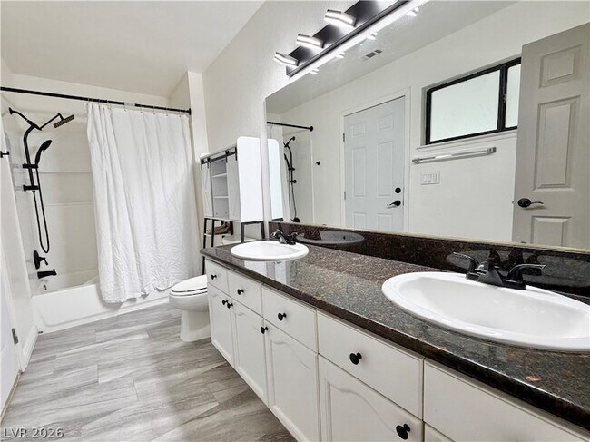 Building Photo - 6251 Desert Sun Dr