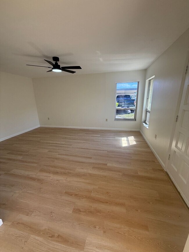 Building Photo - 2 Bed | 2 Bath | Updated Condo | Covered Parking