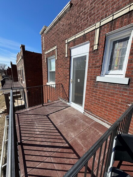 Building Photo - 5011 S Broadway