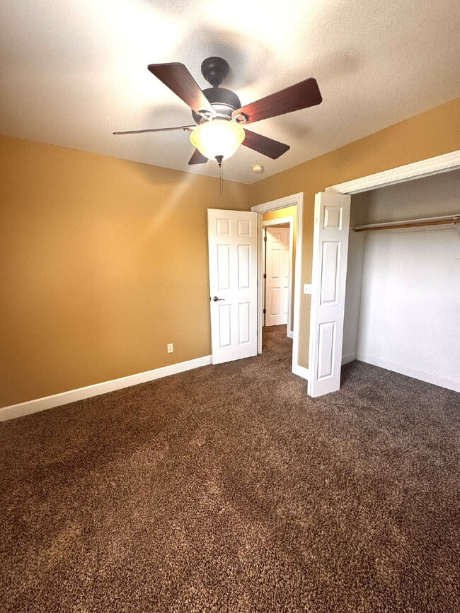 Building Photo - 15 Bluestem Ln