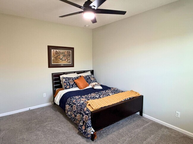 Building Photo - 4/2 open floor plan!