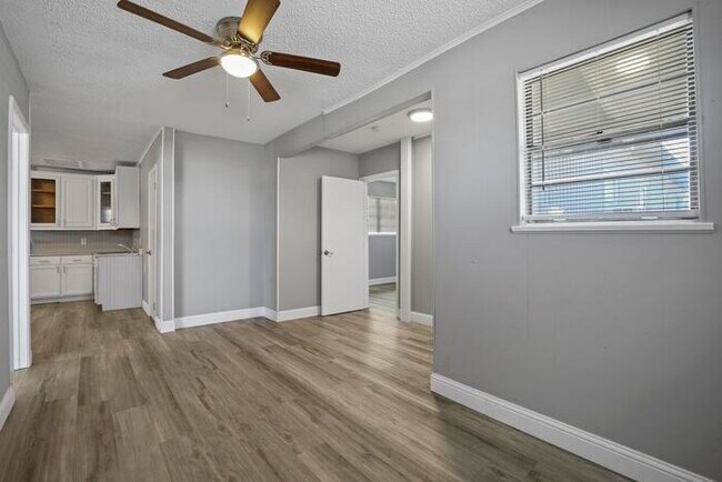 Building Photo - 62 Pershing Dr