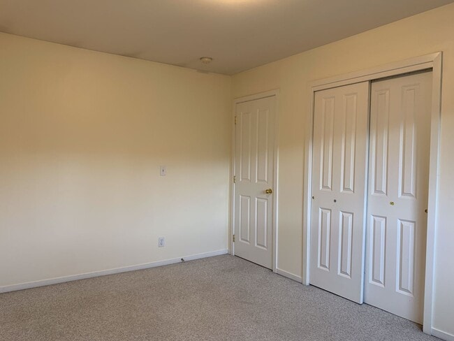 Building Photo - Beautiful 4BR Home | Cul-de-Sac Setting | Prime Bellevue Location