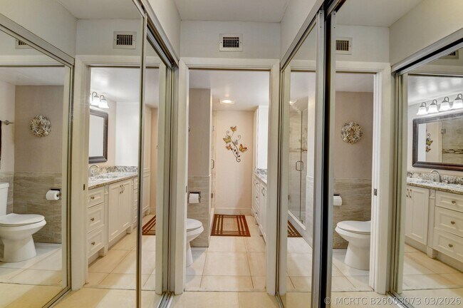 Building Photo - 19 Royal Palm Way