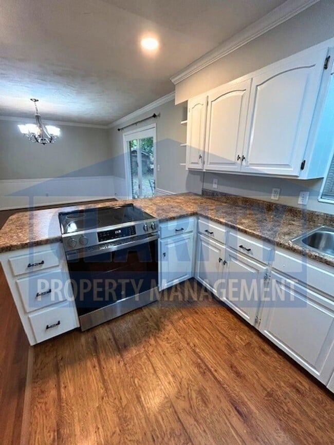 Building Photo - Centrally located, three bedroom home!