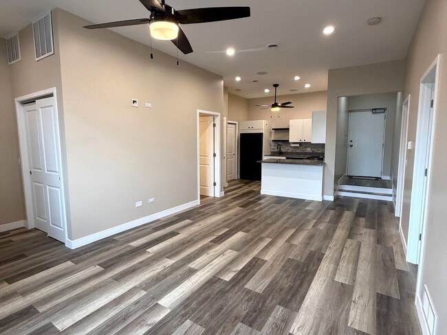 Building Photo - 4809 W 103rd St