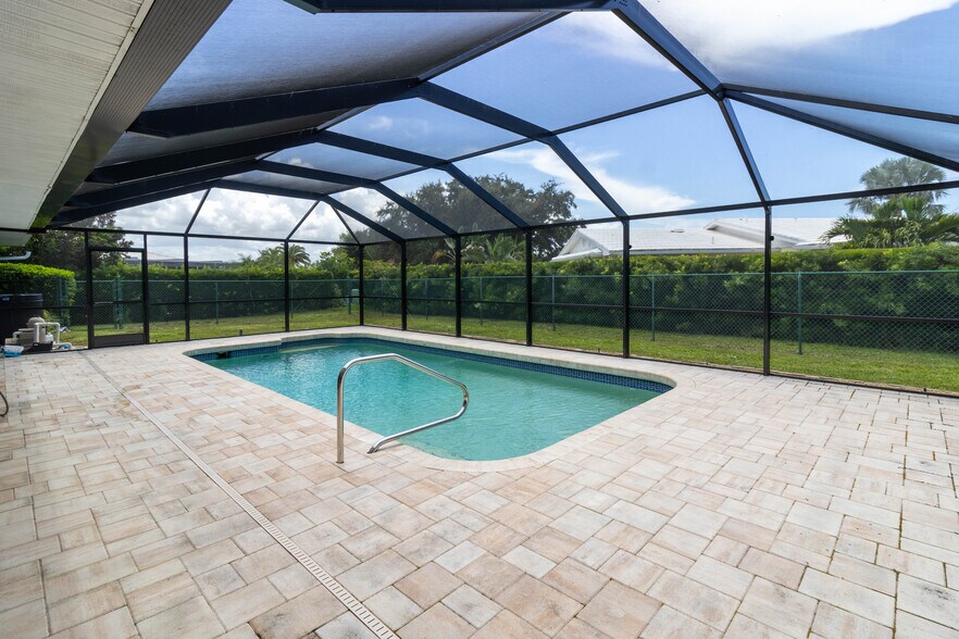 Building Photo - 1036 N Cypress Point Dr