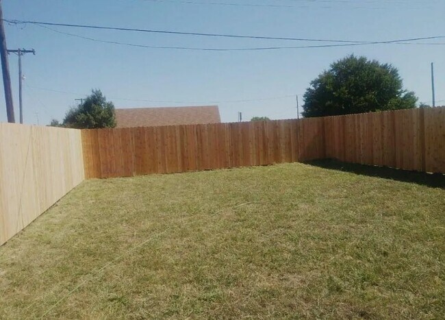 Building Photo - 513 Woodhollow Dr