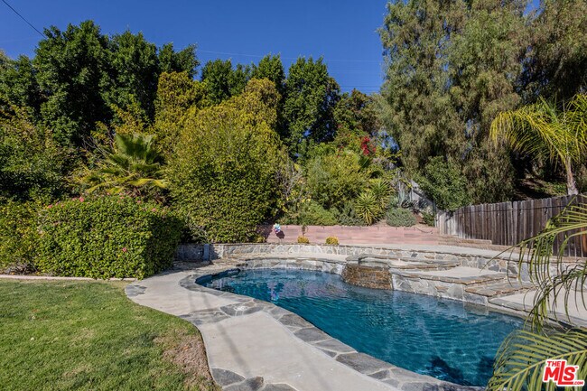 Building Photo - 1921 El Monte Dr