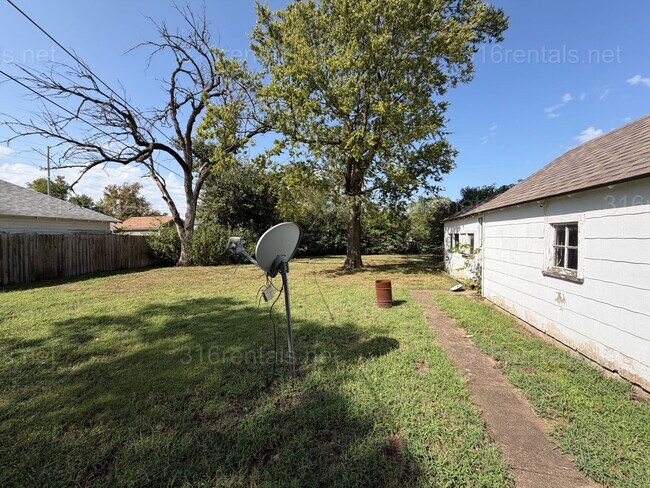 Building Photo - 511 S Magnolia St