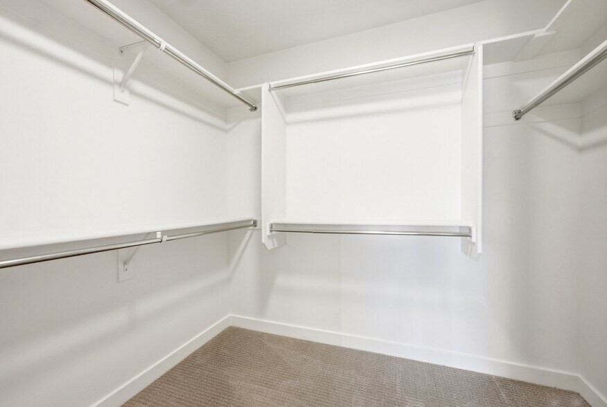 Building Photo - 2629 E Barnwood Ln
