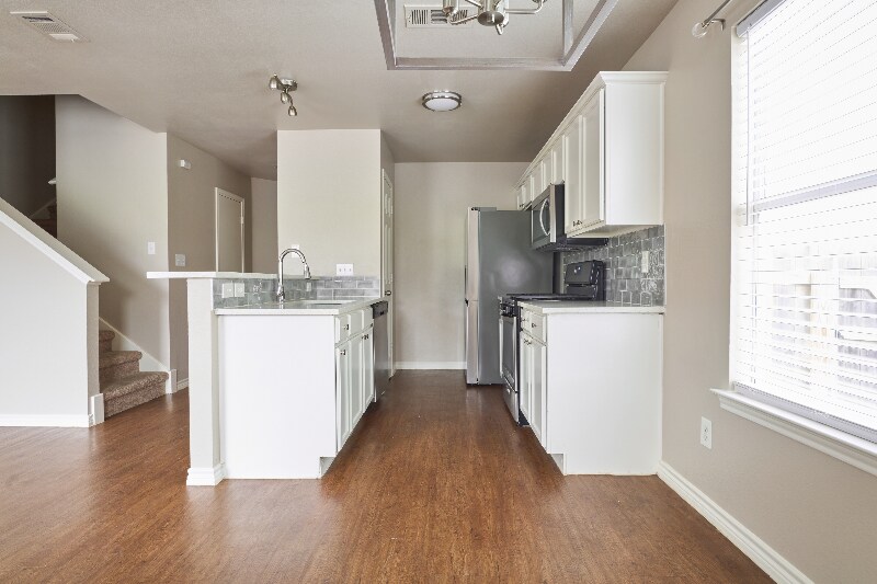 Building Photo - 1582 Parkfield Cir