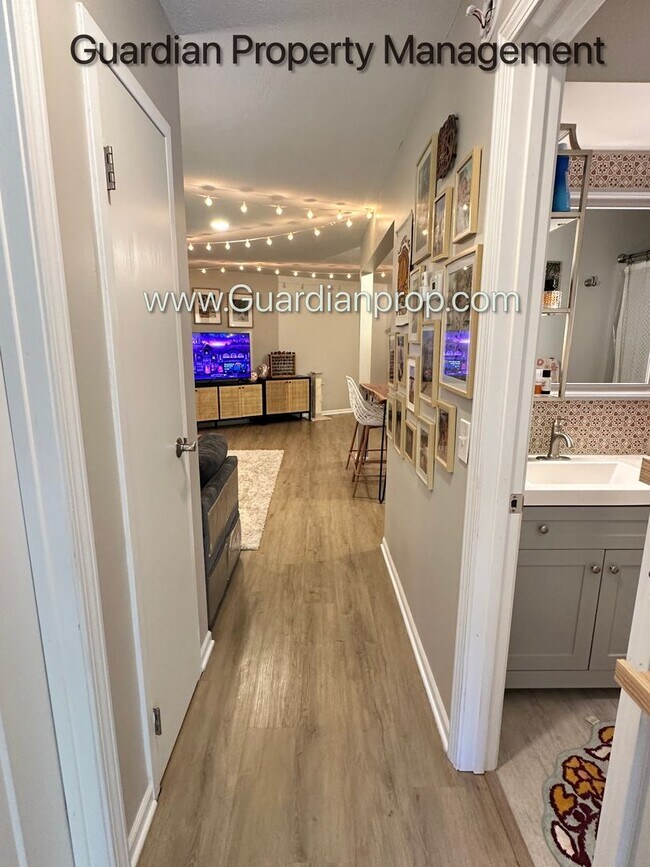 Building Photo - Renovated Champlin 2nd Floor Apartment, Di...