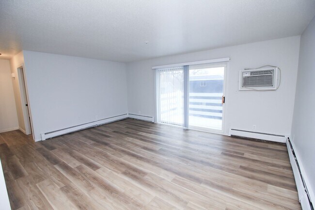 Building Photo - Renovated 2 Bedroom Downtown Sioux Falls!