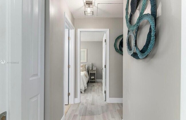 Building Photo - 221 C St