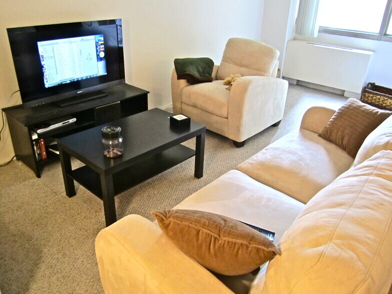 Building Photo - 5500 Friendship Blvd