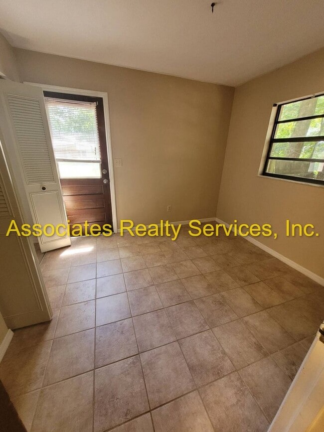 Building Photo - MOVE IN SPEACIAL! Cute Home In Deer Run, 3...