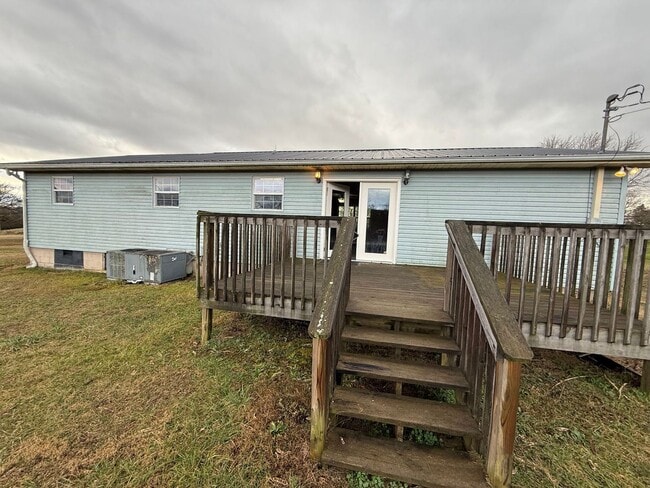 Building Photo - 114 Greenview Dr