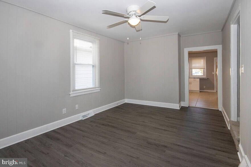 LIVING ROOM - 106 Haines Ave