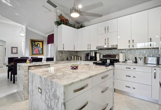 Building Photo - 7823 Bridlington Dr