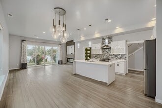 Building Photo - Beautiful 4bed/2.5bath Home in Desirable West Seattle Location!