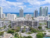 Building Photo - 600 Parkview Dr