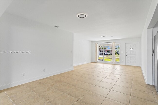 Building Photo - 3253 Pierce St